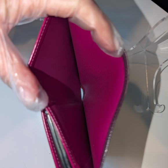 Authentic Louis Vuitton Cassis Epi Leather Kiss Lock Wallet - Picture 10 of 13